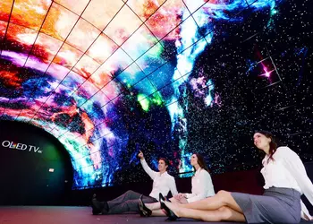 LG on CES 2017: thin TVs, talking refrigerators and robots