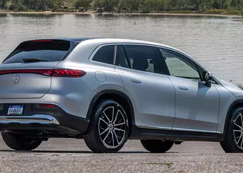 Mercedes-Benz прекращает поставки электрических моделей EQE и EQS в США