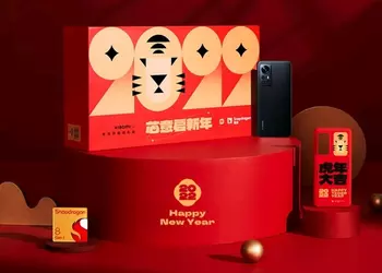 Xiaomi 12 Christmas Edition with Souvenir Snapdragon 8 Gen1 goes on sale for $630