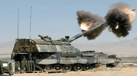 Un obusier allemand Panzerhaubitze 2000 a détruit un canon russe 2A36 Hyacinth-B.