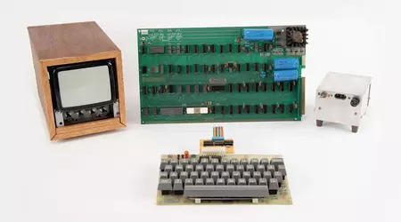 Une copie fonctionnelle de l'Apple-1, accompagnée d'un manuel d'instructions contenant des notes manuscrites de Steve Jobs et Steve Wozniak, a été vendue aux enchères pour 375 000 dollars.