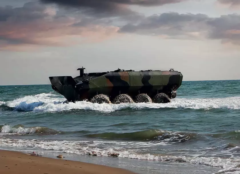 Италия покупает 36 бронированных автомобилей-амфибий VBA 8×8