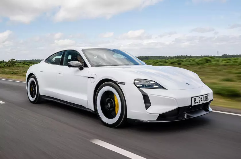 Porsche временно прекратила продажи Taycan в Великобритании из-за потенциального риска батареи