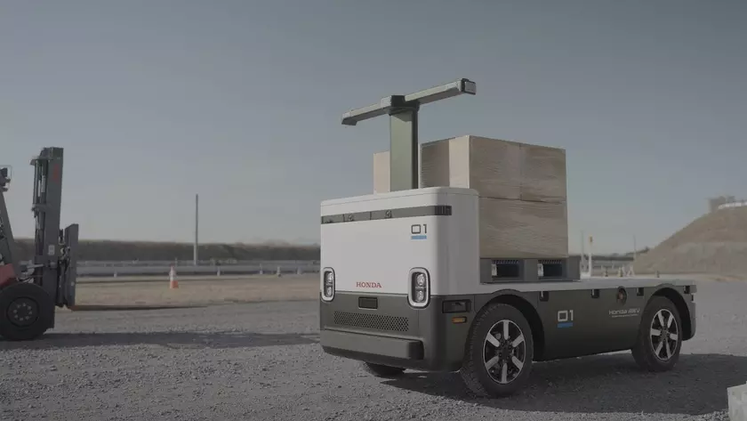 Honda анонсировала беспилотный грузовик AWV третьего поколения, который может работать 10 часов и транспортировать почти 1 тонну груза