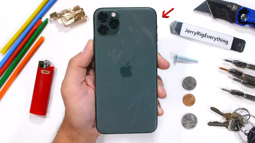 Это вам не iPad Pro: iPhone 11 Pro Max прошел тест на прочность у JerryRigEverything
