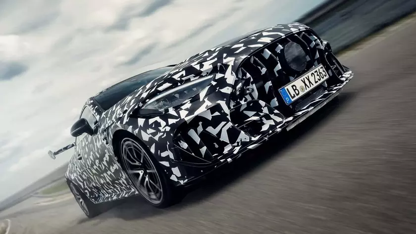 Прототип Mercedes-AMG CLE Mythos на трассе