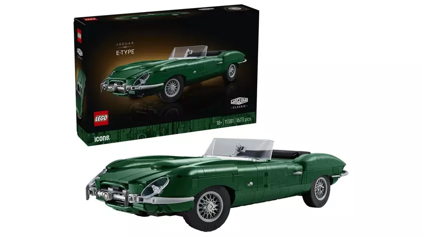 Модель Jaguar E-Type из конструктора LEGO