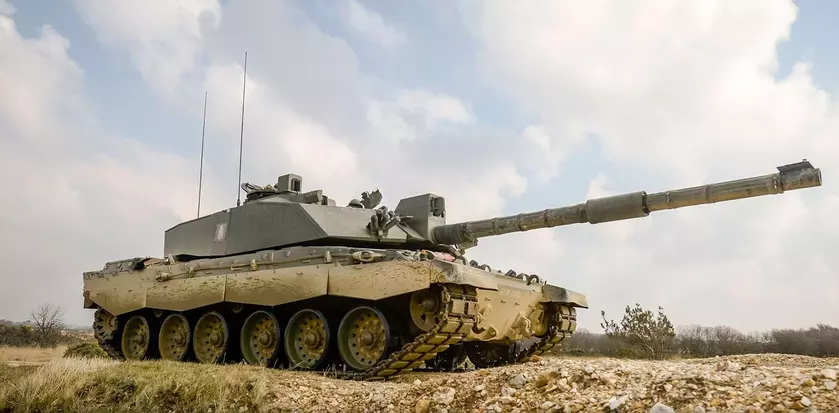 Минобороны Великобритании показало учения украинских военных на Challenger 2 и САУ AS90 (видео)