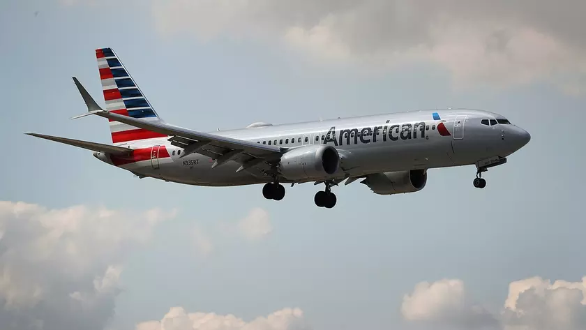 Самолет Boeing 737 MAX в полете