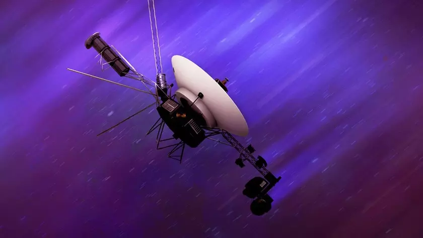 Инженеры NASA собирают Voyager 2