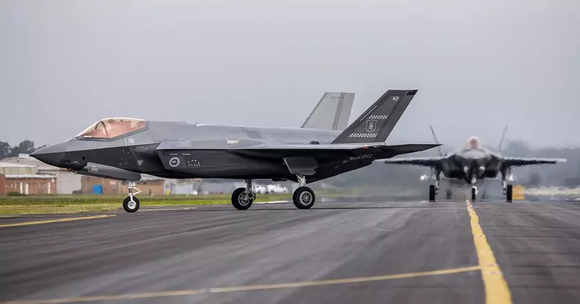 Южная Корея подняла в воздух истребители F-35A Lightning II после обнаружения более 180 единиц боевой авиации КНДР