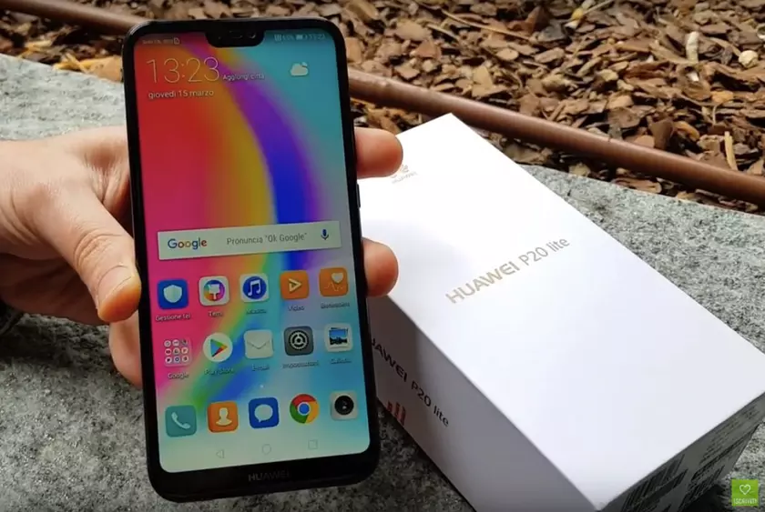 Итальянцы уже получили новый Huawei P20 Lite и показали его распаковку