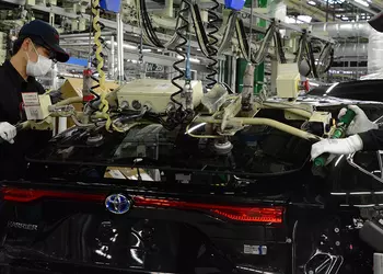 Toyota wants to buy out key supplier for $42bn - media outlet