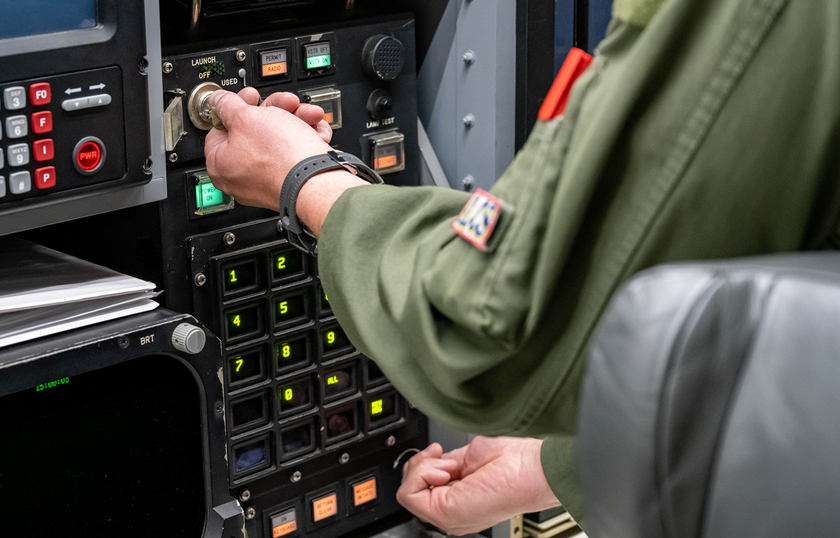 ВВС США показали фотографии с самолёта судного дня E-6B Mercury во время запуска МБР Minuteman III
