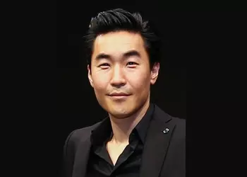 Samsung hired a former Mercedes-Benz chief designer: he is now responsible for the appearance of Galaxy gadgets