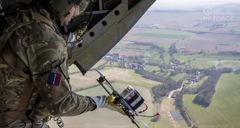 Эпический пилотаж: Впечатляющий FPV-дрон на Chinook