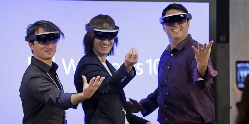 Подробности голографических очков Microsoft HoloLens