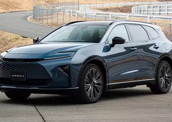 Toyota has unveiled in Japan the Crown Estate station wagon with a roomy boot and an economical hybrid