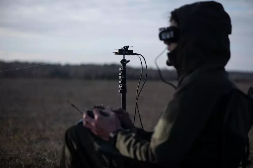 Углубление в технологию: Как FPV-дроны создают новые горизонты с 'оптоволокном'