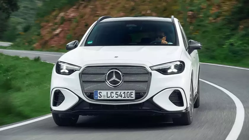 Электрический кроссовер Mercedes GLC 2026