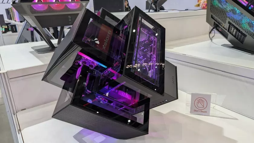 Desgranando el Cubo de Azza: Innovación en Diseño de Carcasas para Geeks