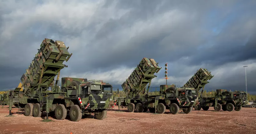 Польша покупает шесть батарей Patriot с 48 пусковыми установками M903 и самые современные ракетные перехватчики PAC-3 MSE