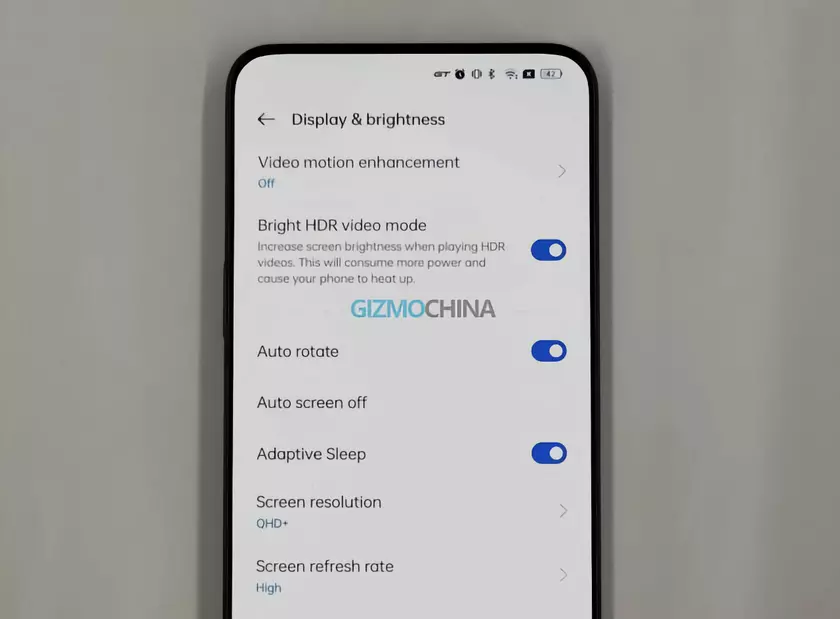 Realme GT 2 Pro выйдет в двух версиях, одна из них получит подэкранную фронтальную камеру