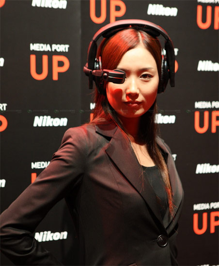 nikon-up300x-girl.jpg