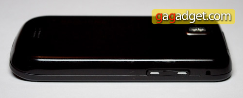 samsung_s8000_left.jpg