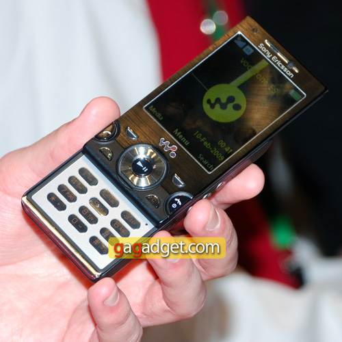 SonyEricssonW995_04.jpg