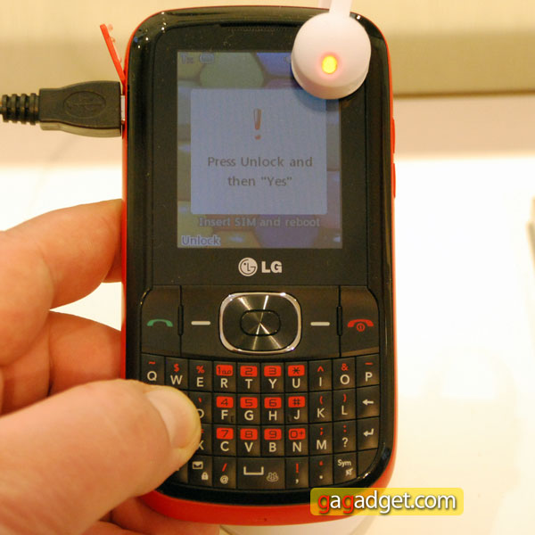 LG_C100_03.jpg