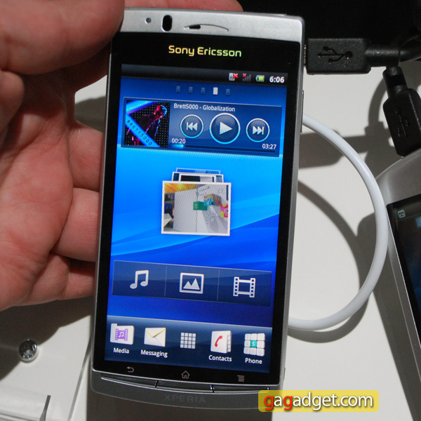 SonyEricssonArc_01.jpg