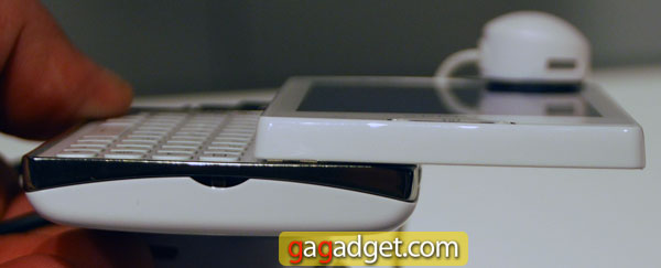 SonyEricssonXperiaMiniPro_06.jpg