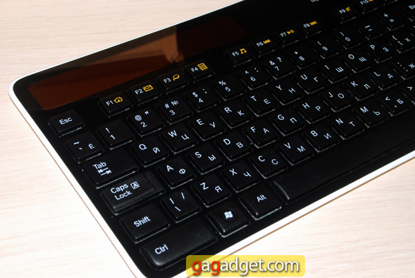 LogitechK750_07.jpg