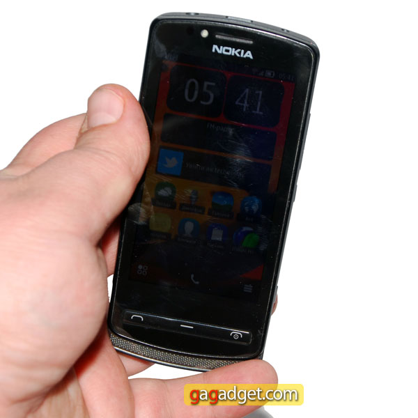 Nokia700_00.jpg