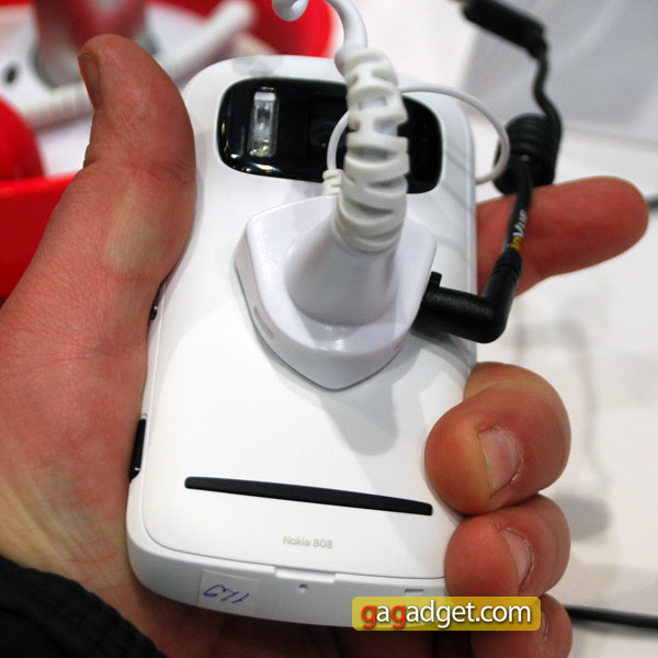 Nokia808_07.jpg