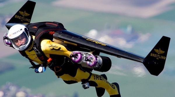 Jet-Man-Yves-Rossy-2011_cr.jpg