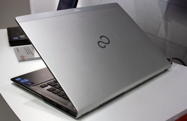 fujitsu_lifebook_uh572_3.jpg