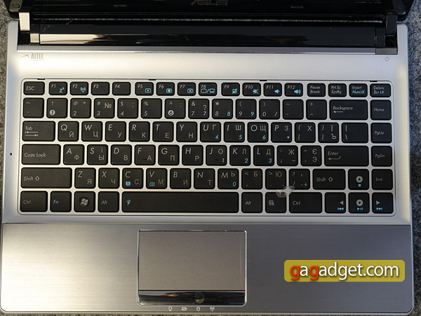 AsusU40SD_keyboard_0.jpg