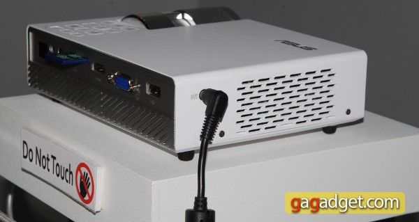 AsusB1_02.jpg