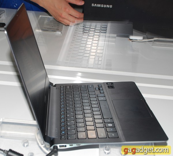 SamsungSeries9_06.jpg