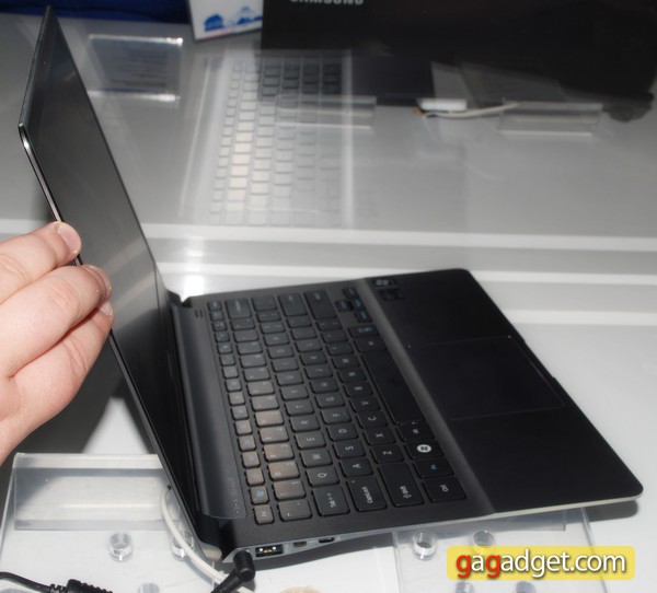 SamsungSeries9_07.jpg