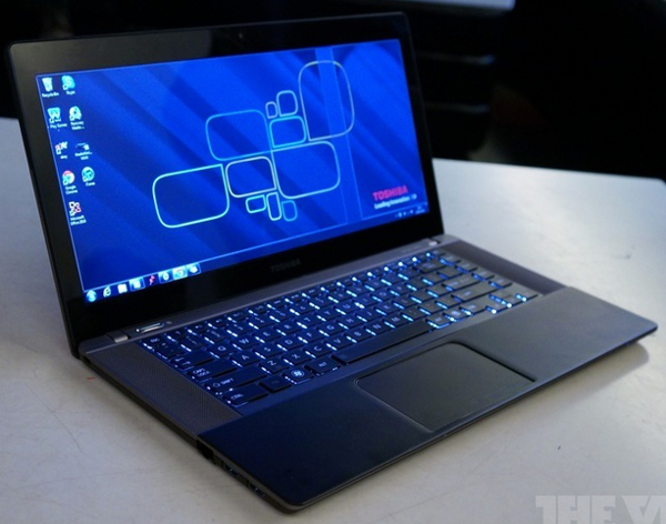 Toshiba_Satellite_U840W_02.jpg