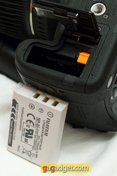 x-s1_battery.jpg