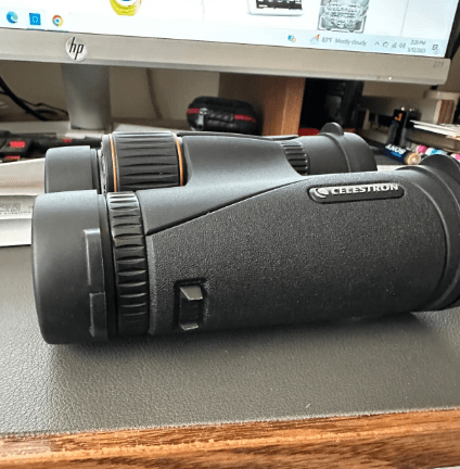 Celestron TrailSeeker 10x42 armor binocular