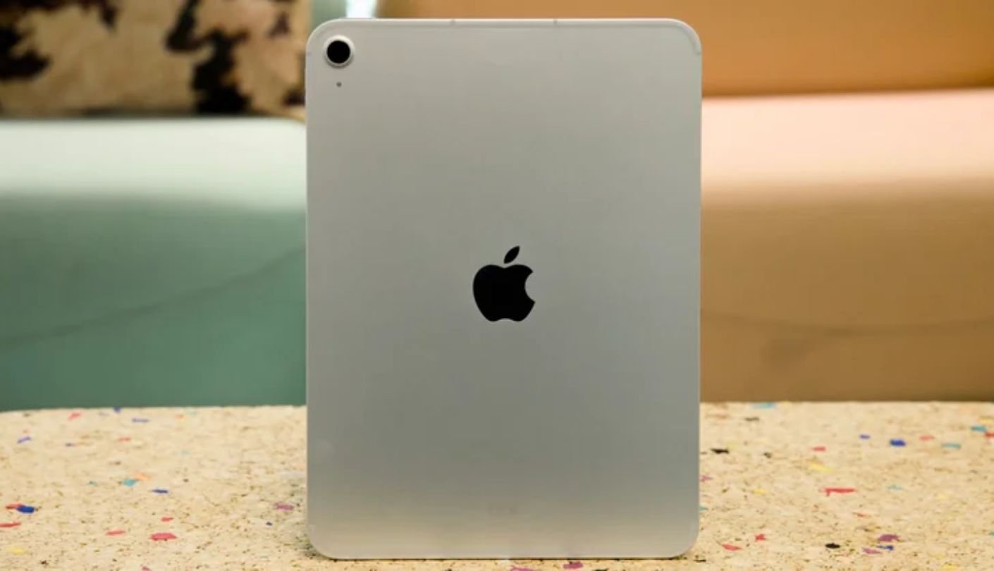 Apple iPad 11-inch A16 easy to use tablet for elderly