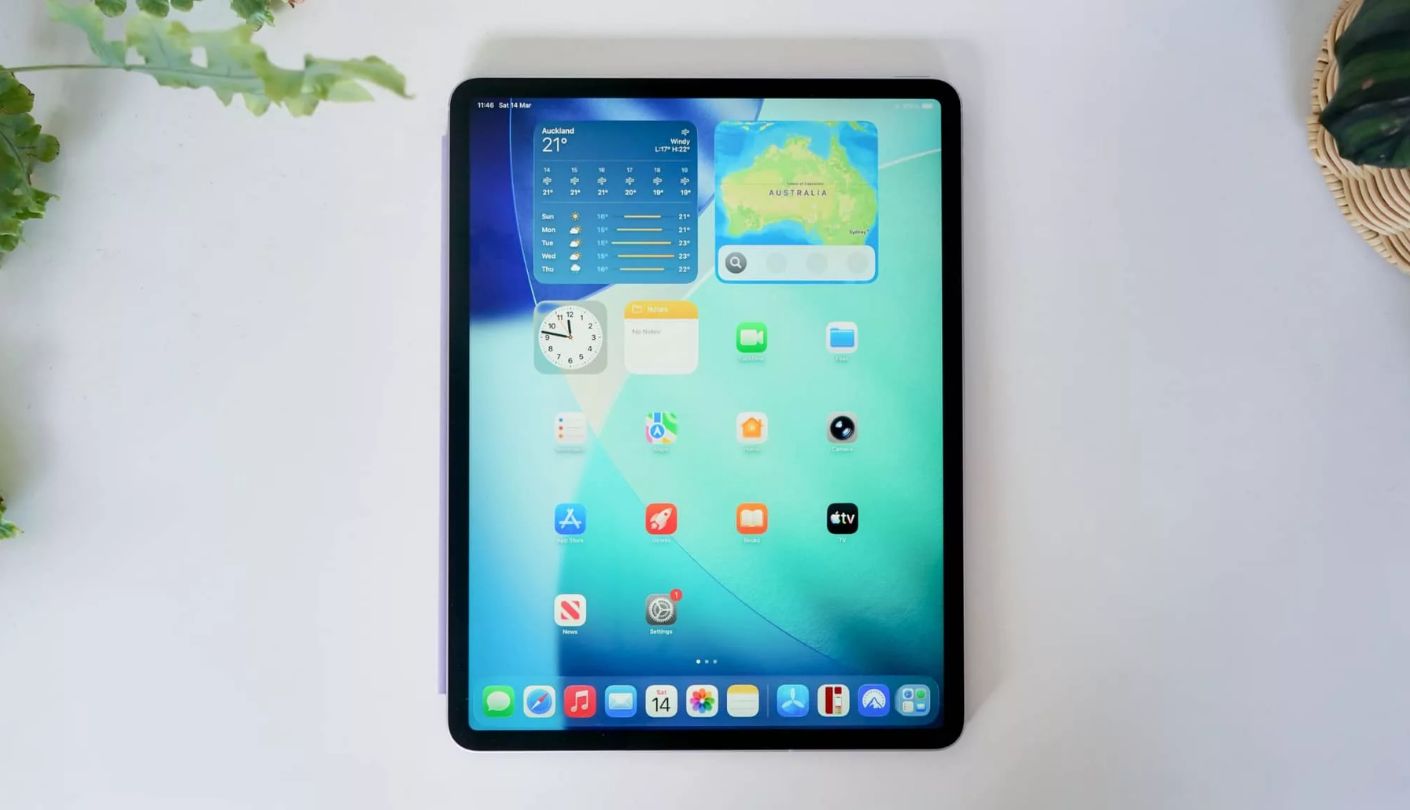 Apple iPad Air 11-inch (M4) tablet for video calls