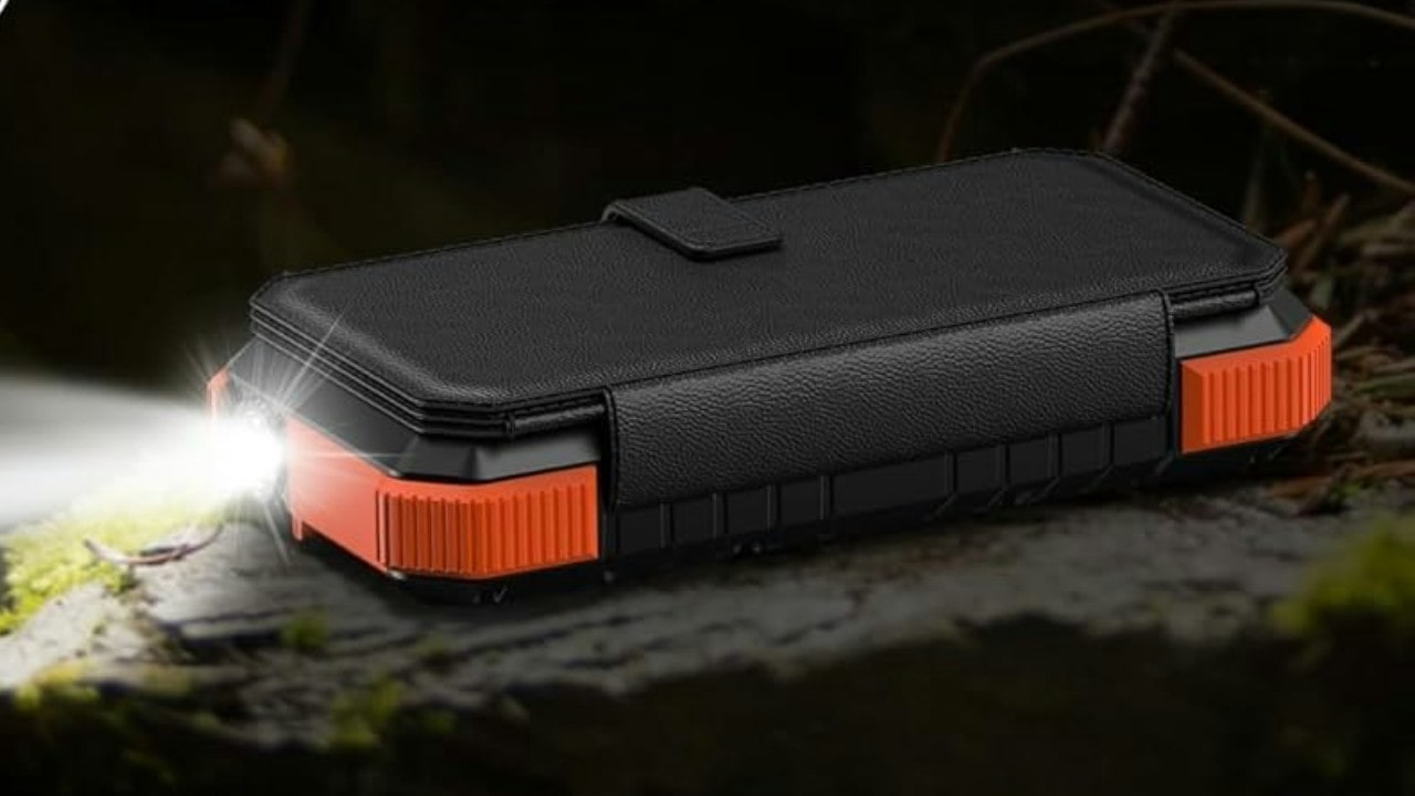 BLAVOR Solar Charger Power Bank 
