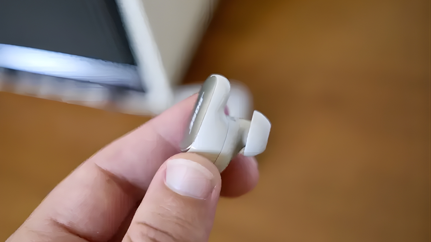 Bose QuietComfort Ultra Earbuds (2nd Gen) earbuds for public transport