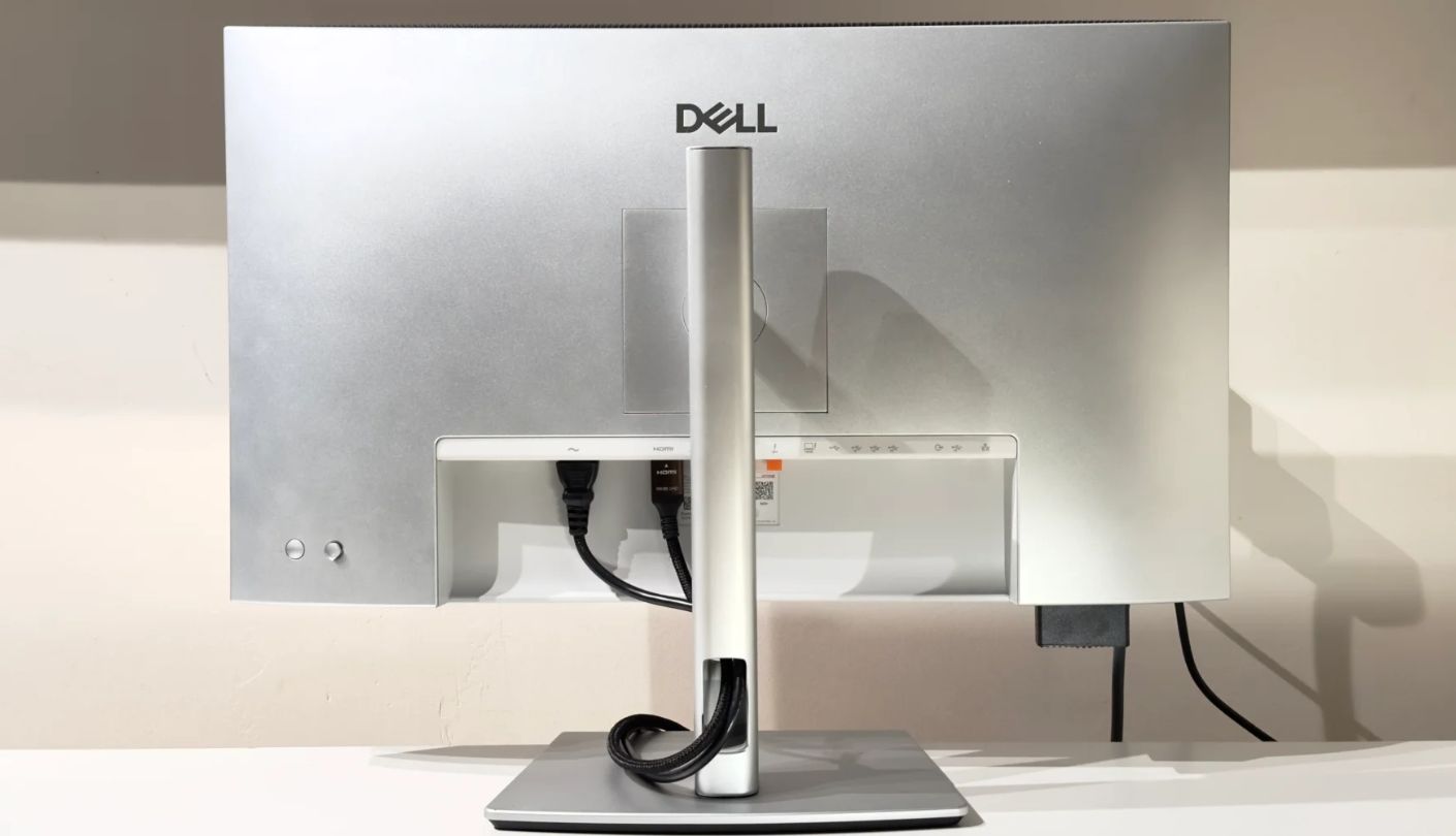 Dell UltraSharp U2725QE monitor for remote work